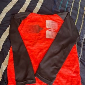 Under Armour, boys size 7, light weight hooded long sleeve shirt